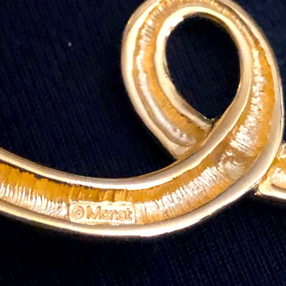Vintage Monet Gold Tone Brooch - Picture 3 of 4